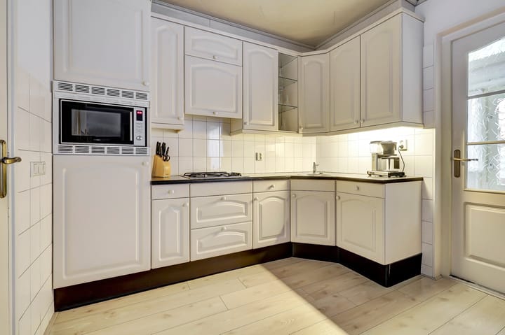 Photo 8 of Leliestraat 1