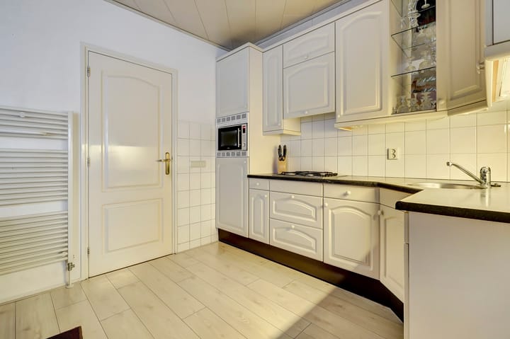 Photo 9 of Leliestraat 1