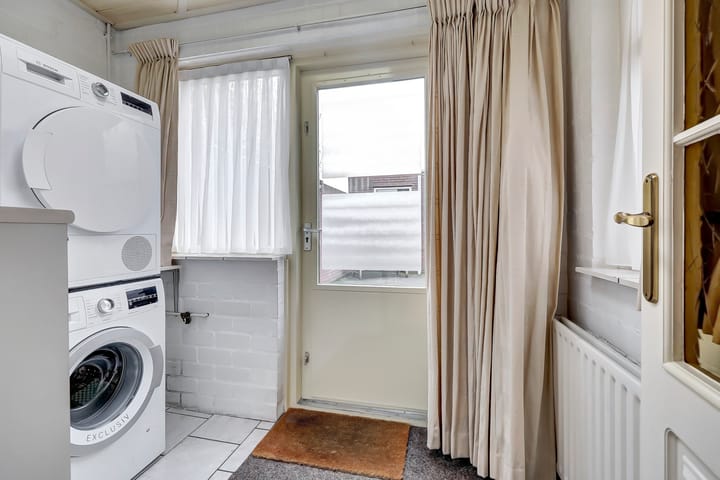 Photo 10 of Leliestraat 1