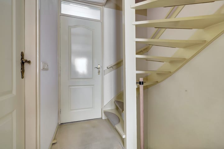 Photo 19 of Leliestraat 1