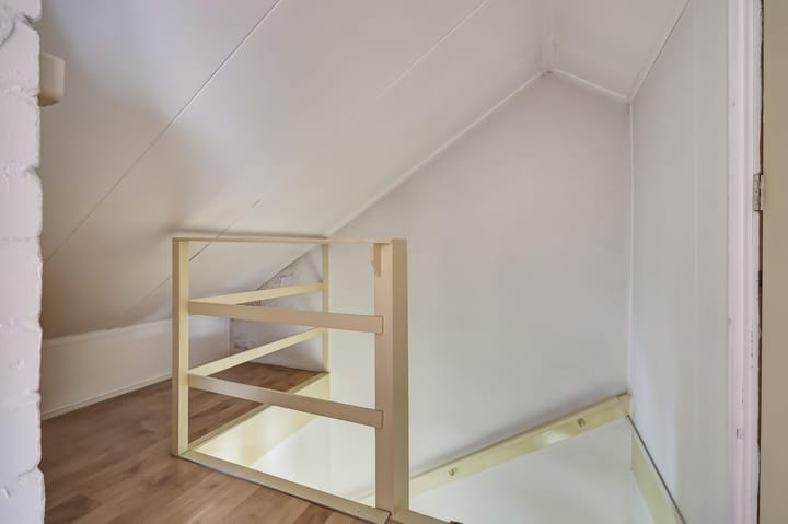 Photo 22 of Leliestraat 1