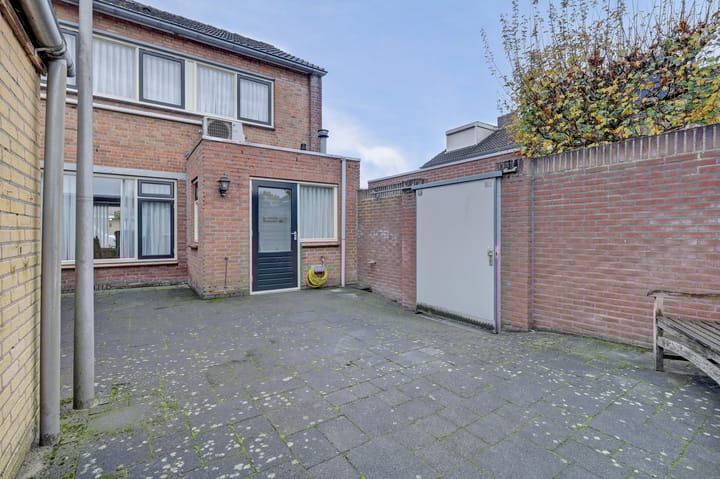 Photo 24 of Leliestraat 1