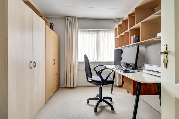 Photo 17 of Leliestraat 1