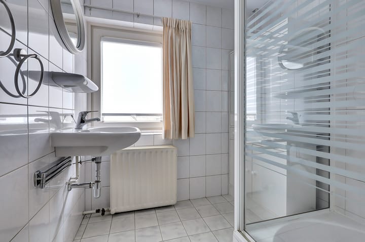 Photo 15 of Leliestraat 1