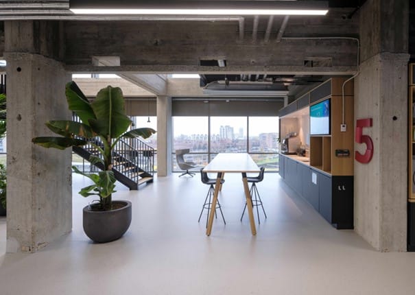 View photo 5 of Hofplein 19