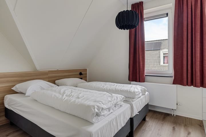 Foto 21 van Almereweg (Korenhuys)