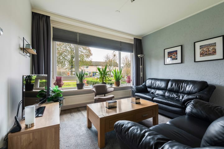 Photo 2 of Bronbeekstraat 53