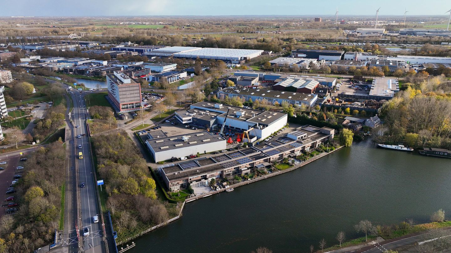 Bekijk foto 1 van Lorentzbaan 8