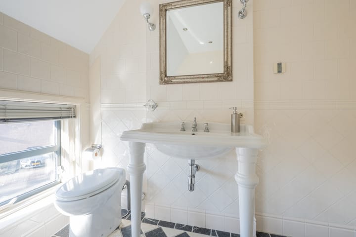 Photo 46 of Burg Jhr Hoeufftlaan 2