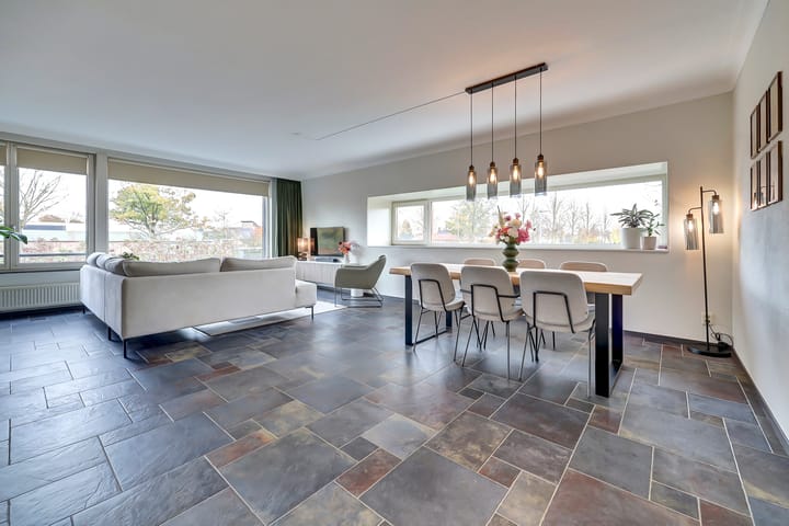 Photo 2 of De Klok 2