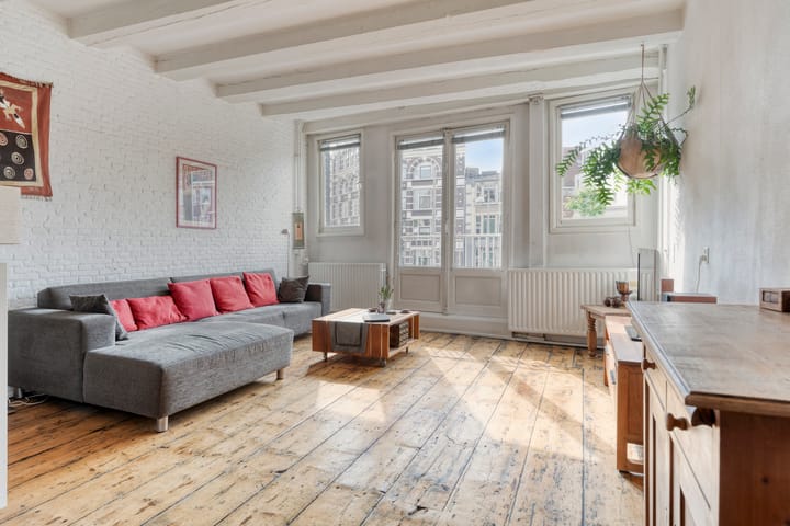 Photo 2 of Spuistraat 3-F7