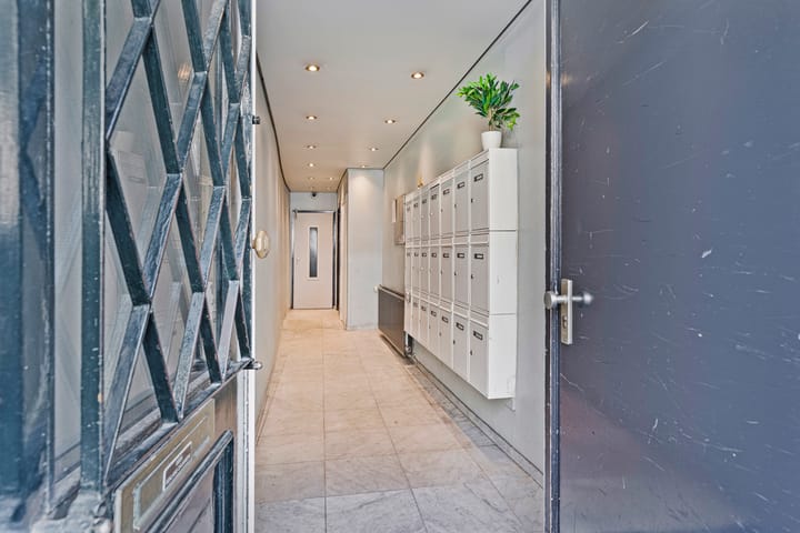 Photo 17 of Spuistraat 3-F7