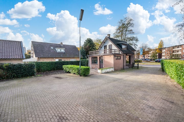 Photo 3 of Adelaarslaan 47