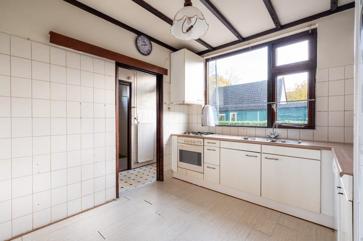 Photo 13 of Adelaarslaan 47