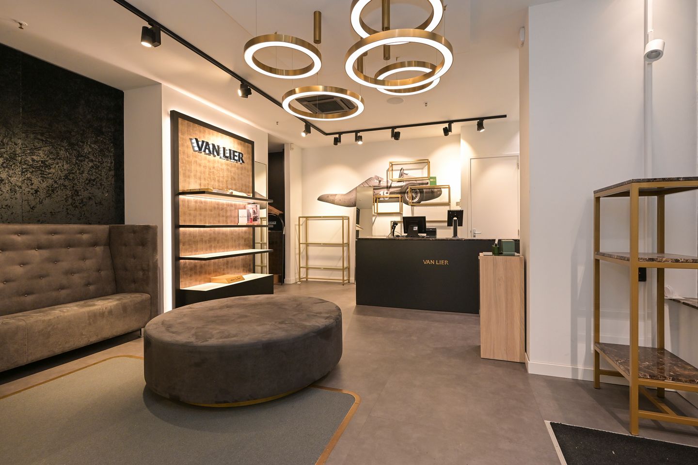 View photo 4 of Passage 25