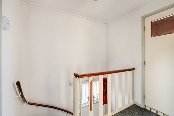 Photo 9 of Bergmanstraat 8