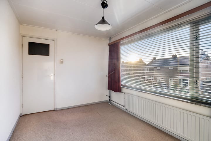 Photo 14 of Bergmanstraat 8