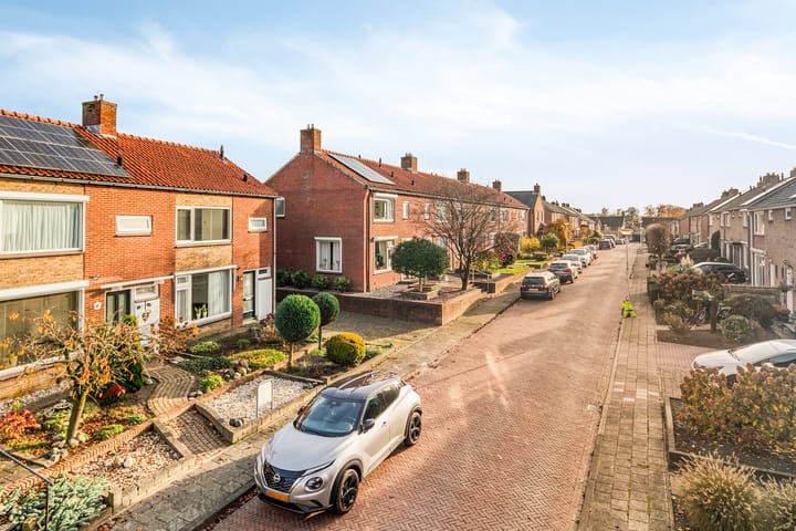 Photo 27 of Bergmanstraat 8