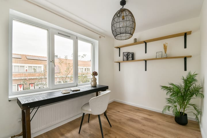 Photo 15 of Maanstraat 58