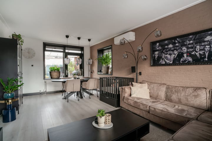 Photo 2 of Van de Loostraat 40