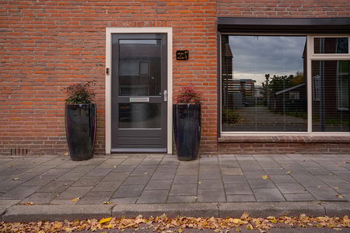 Photo 10 of Van de Loostraat 40