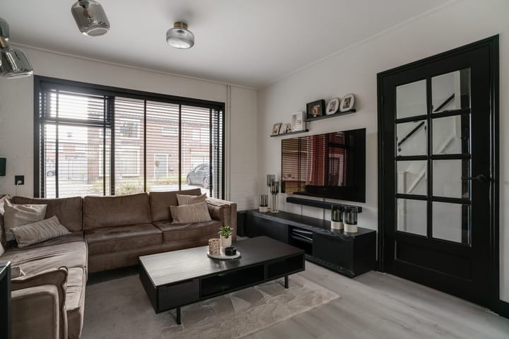 Photo 16 of Van de Loostraat 40