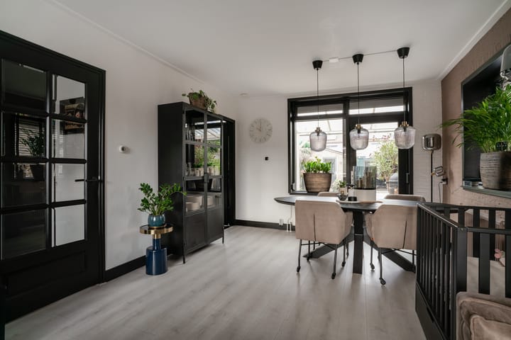 Photo 17 of Van de Loostraat 40