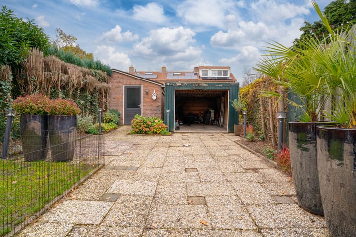 Photo 28 of Van de Loostraat 40