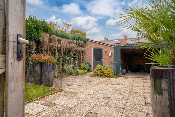 Photo 31 of Van de Loostraat 40