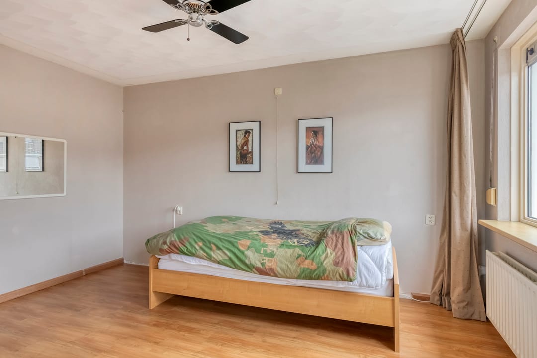 Photo 23 of Schoener 65