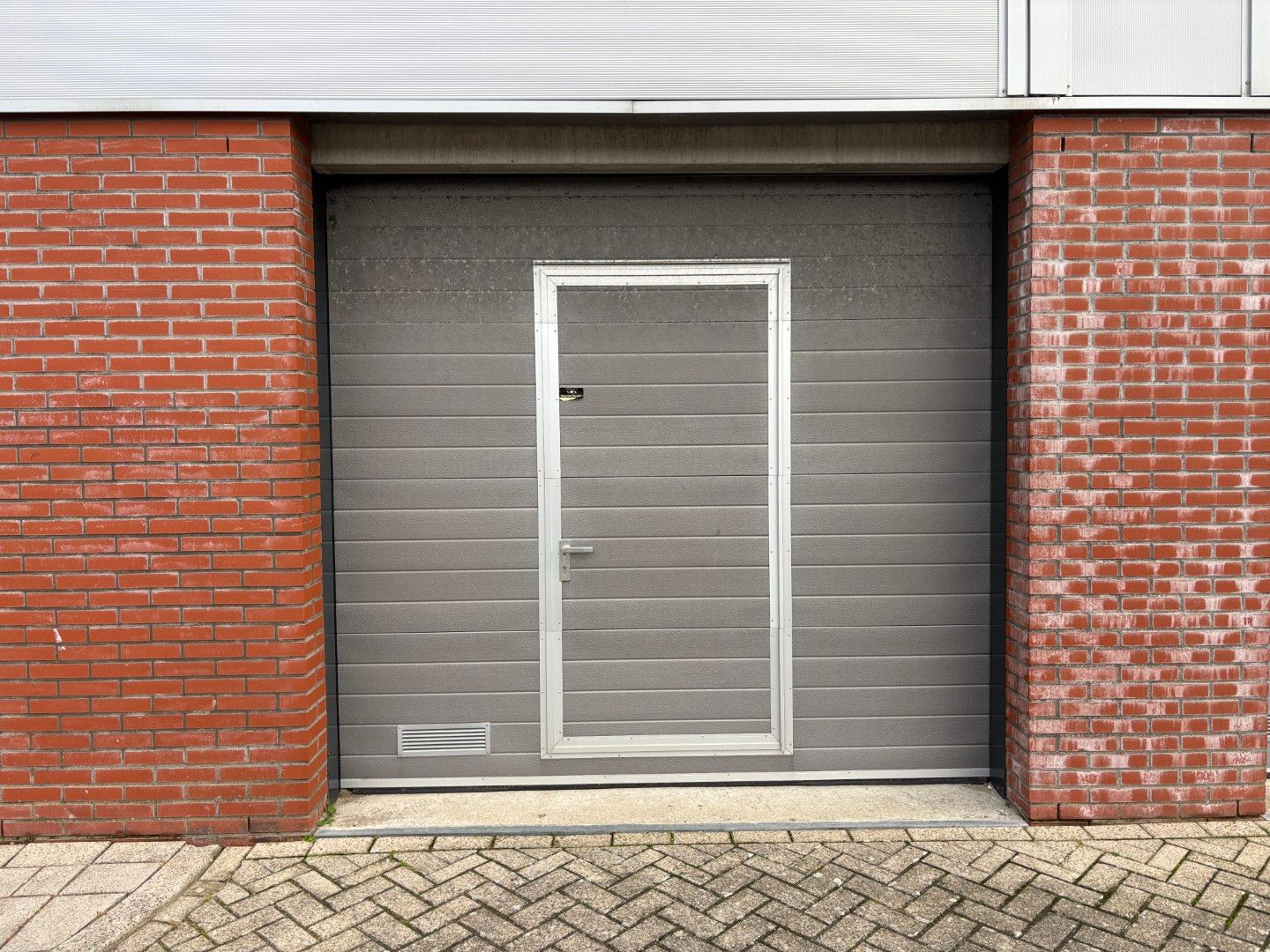 Bekijk foto 3 van Einthovenstraat 5