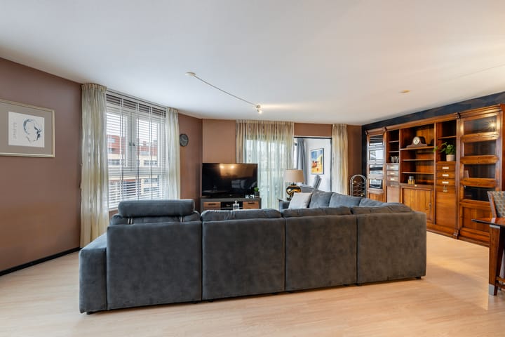 Photo 4 of Peter van Anrooylaan 195