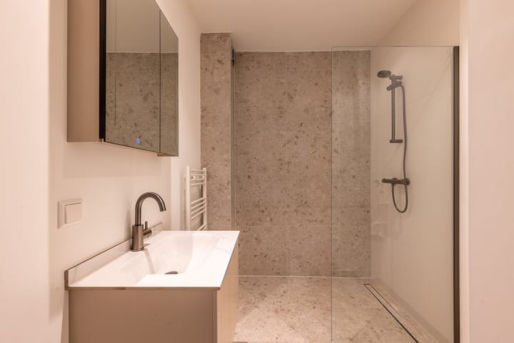 Photo 21 of Lekstraat 82-4B