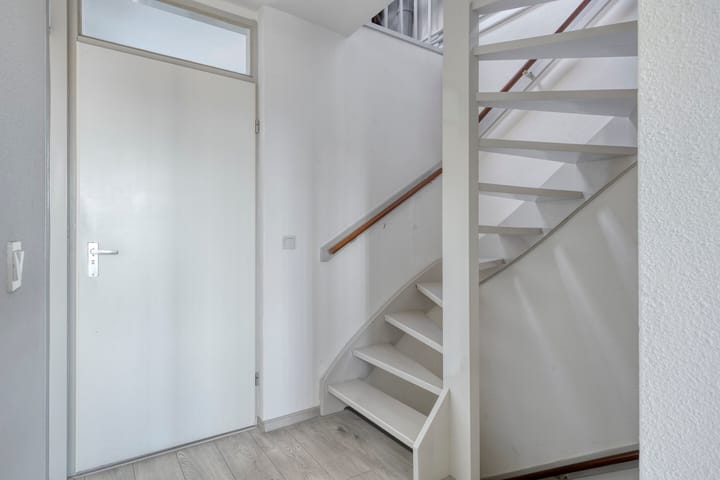 Photo 17 of Distellaar 37