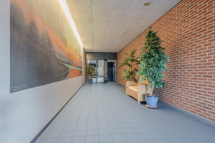 Photo 10 of Burg v Roijenstr Oost 4