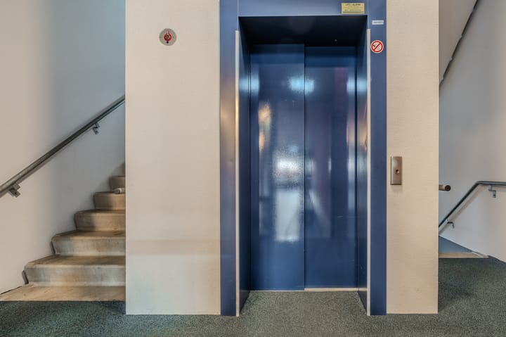 Photo 11 of Burg v Roijenstr Oost 4