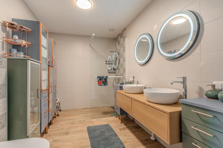 Photo 37 of Burg v Roijenstr Oost 4