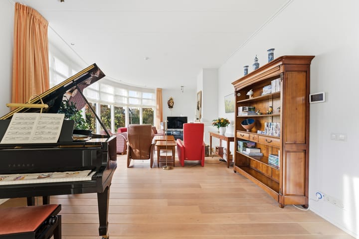 Photo 30 of Karper 4