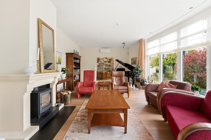 Photo 32 of Karper 4