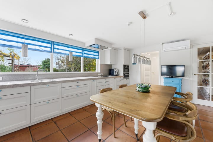 Photo 39 of Karper 4