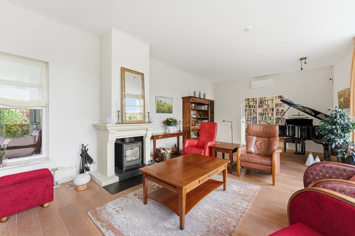 Photo 31 of Karper 4