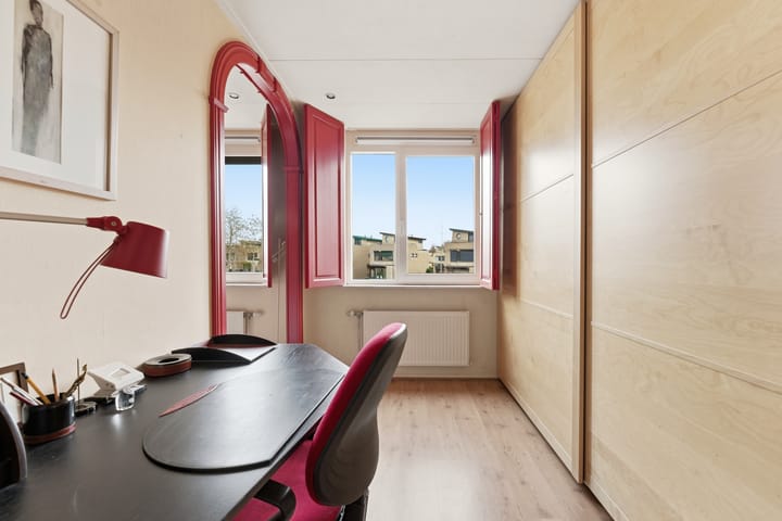 Photo 53 of Karper 4