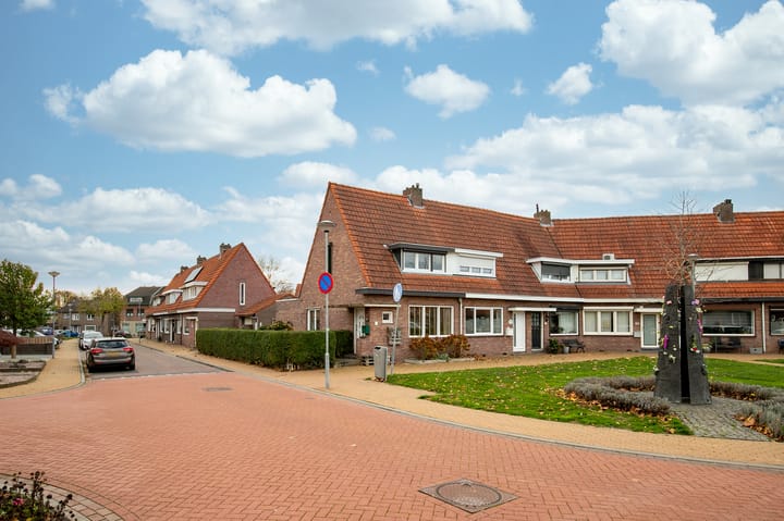 Foto 16 van Esdoornstraat 17