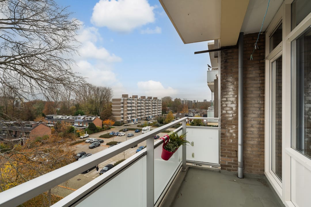 Photo 17 of Van der Helmstraat 476