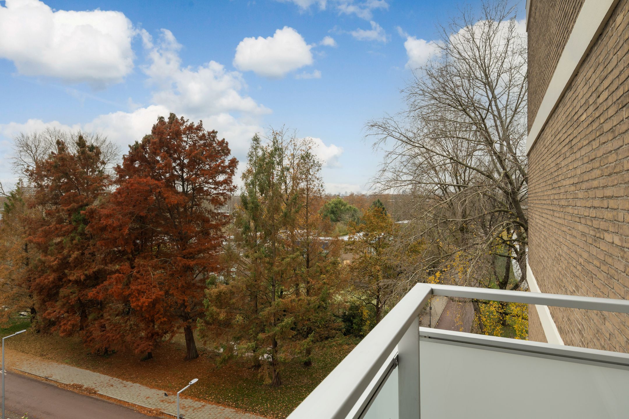 Photo 33 of Van der Helmstraat 476