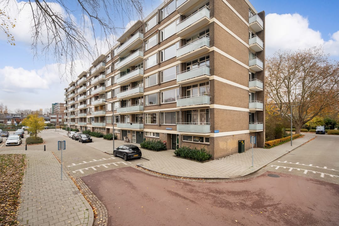 Photo 37 of Van der Helmstraat 476