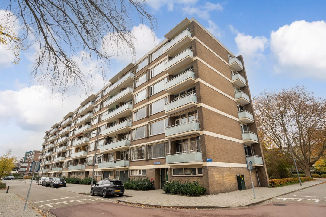 Photo 38 of Van der Helmstraat 476