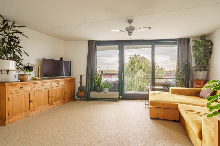 Photo 10 of Jacob van Ruysdaelstraat 142