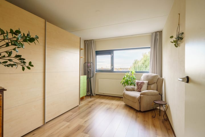 Photo 13 of Jacob van Ruysdaelstraat 142