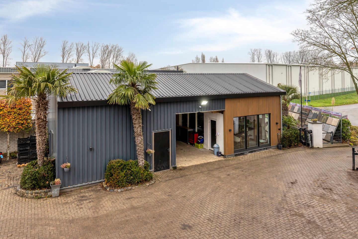 Bekijk foto 1 van Broekhuizerweg 1